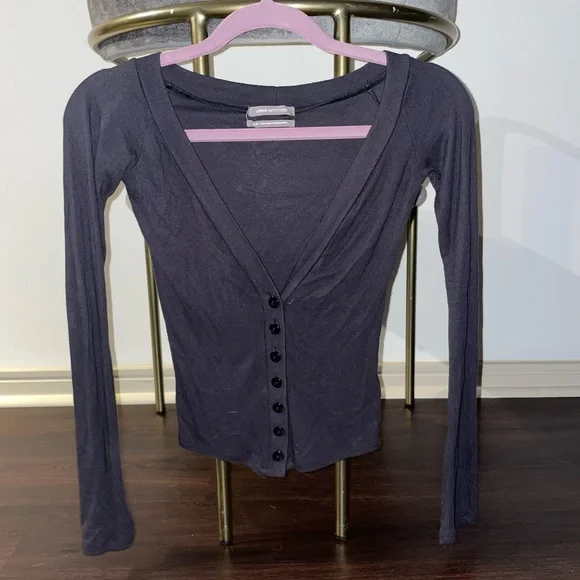 Black Urban Outfitters v-neck button top - Picture 1 of 2